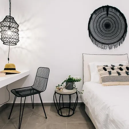 Amer Santorini With Outdoor Hot Tub