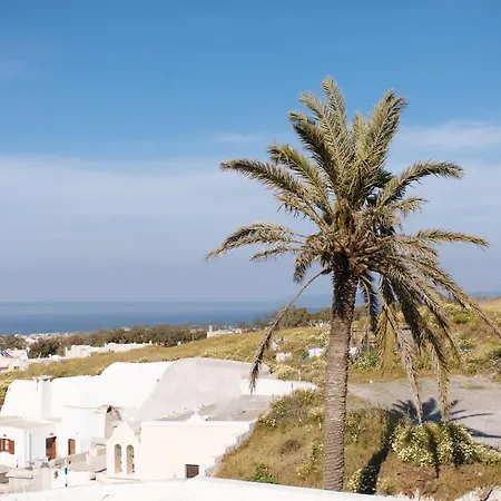 Amer Santorini With Outdoor Hot Tub Вотон
