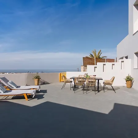 Amer Santorini With Outdoor Hot Tub بيت للعطل