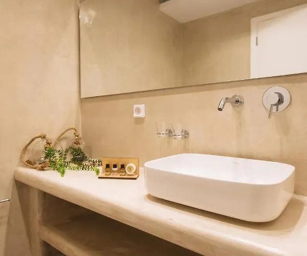 Semesterbostad Amer Santorini With Outdoor Hot Tub