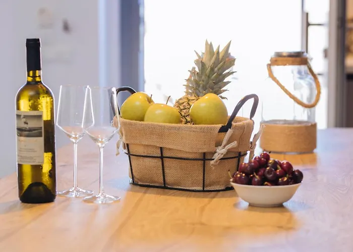 Semesterbostad Amer Santorini With Outdoor Hot Tub Vóthon