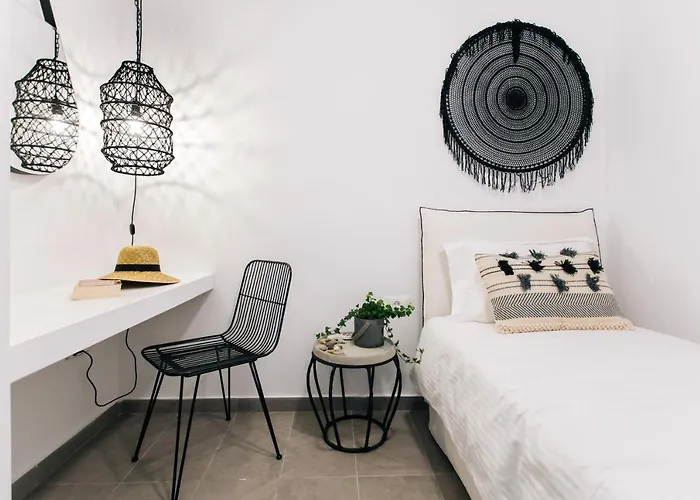 Amer Santorini With Outdoor Hot Tub