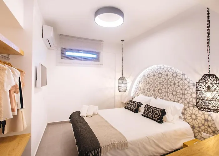 Semesterbostad Amer Santorini With Outdoor Hot Tub *