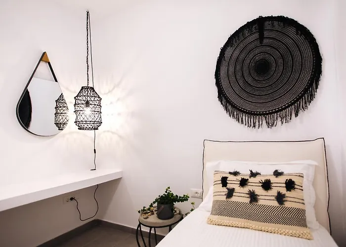 Semesterbostad Amer Santorini With Outdoor Hot Tub