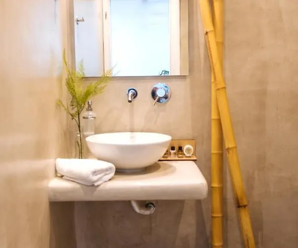 Semesterbostad Amer Santorini With Outdoor Hot Tub